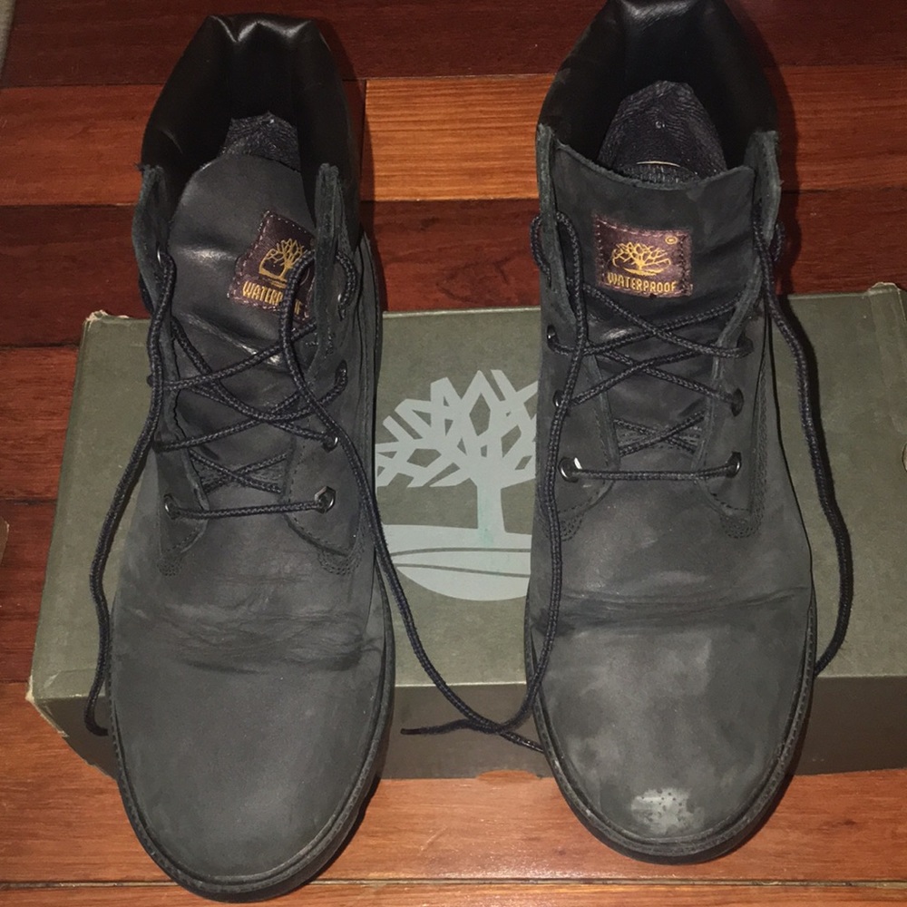 Black Timbs Men’s 7/ Women’s 8.5